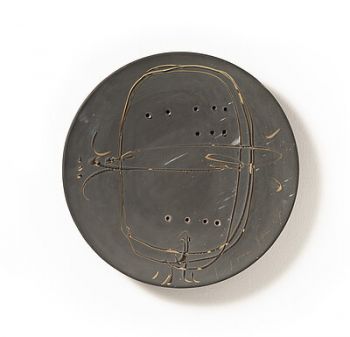 Lucio Fontana terre cuite peinte diam 47 cm, 1957, dédicacé all amico Franco Russoli.jpg